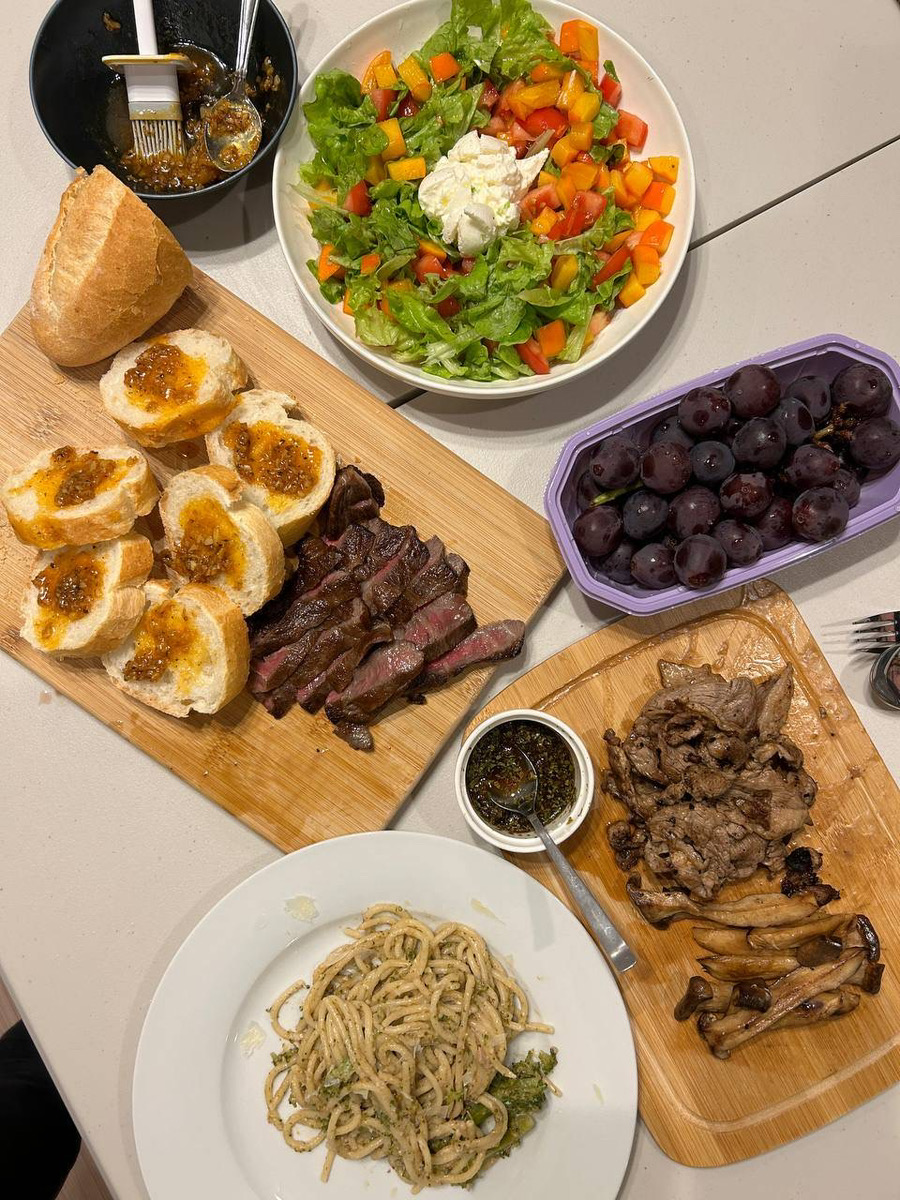 サラダとパスタ